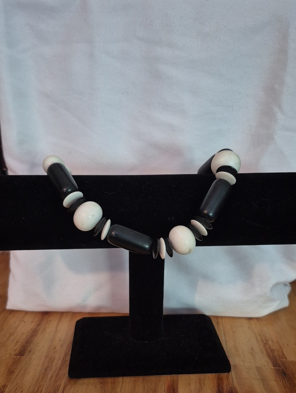 Black and White Beaded Women's Necklace - Classic Contrast
